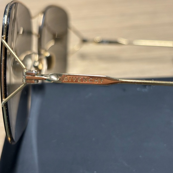 Givenchy Sunglasses Gold Frame made in Italy logo - Picture 12 of 17